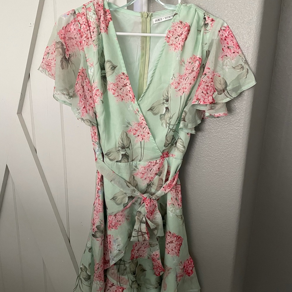 Selfie Leslie Cami Angel Sleeve dress!